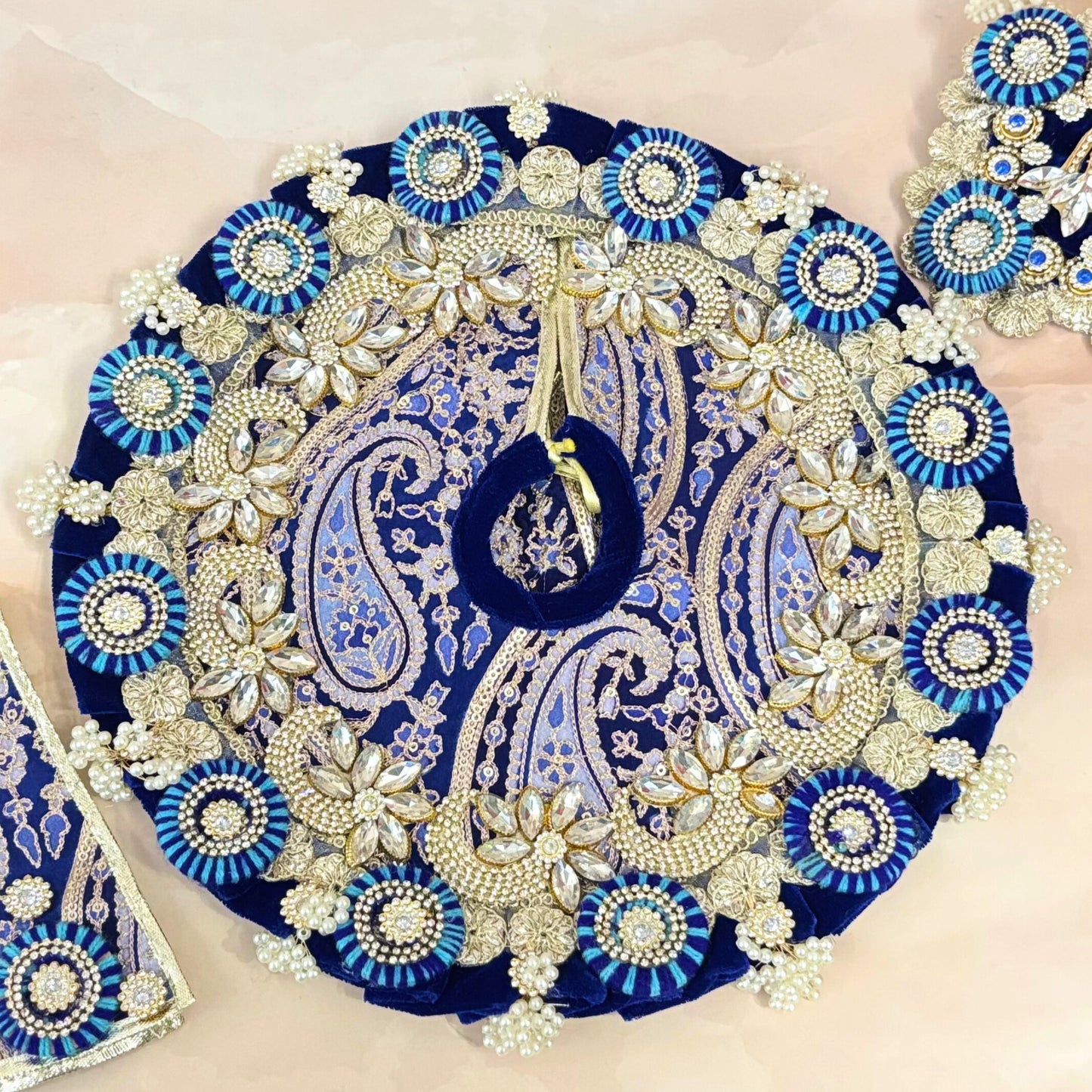 Neelāmbaram Laddu Gopal Dress
