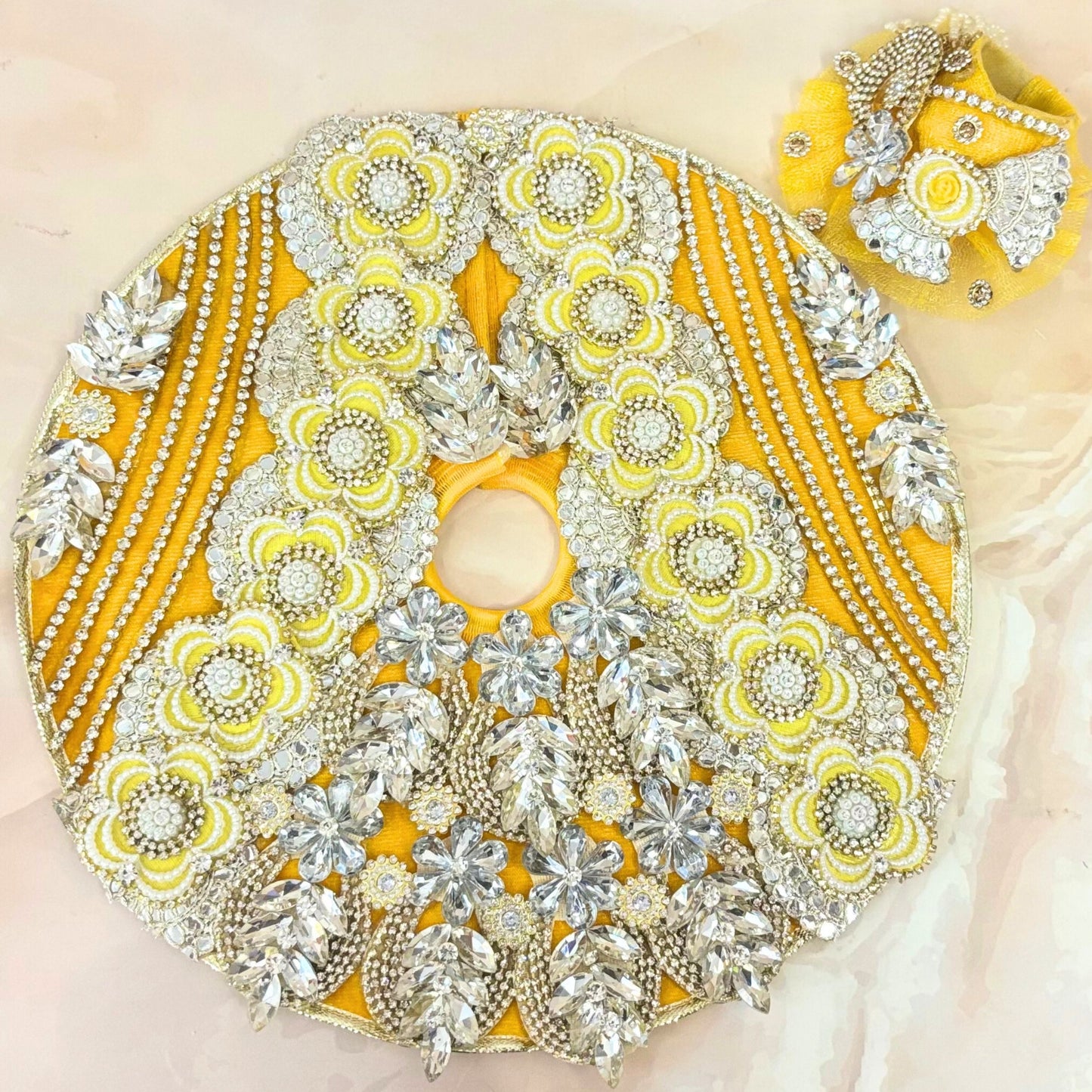 Haripīta Laddu Gopal Dress