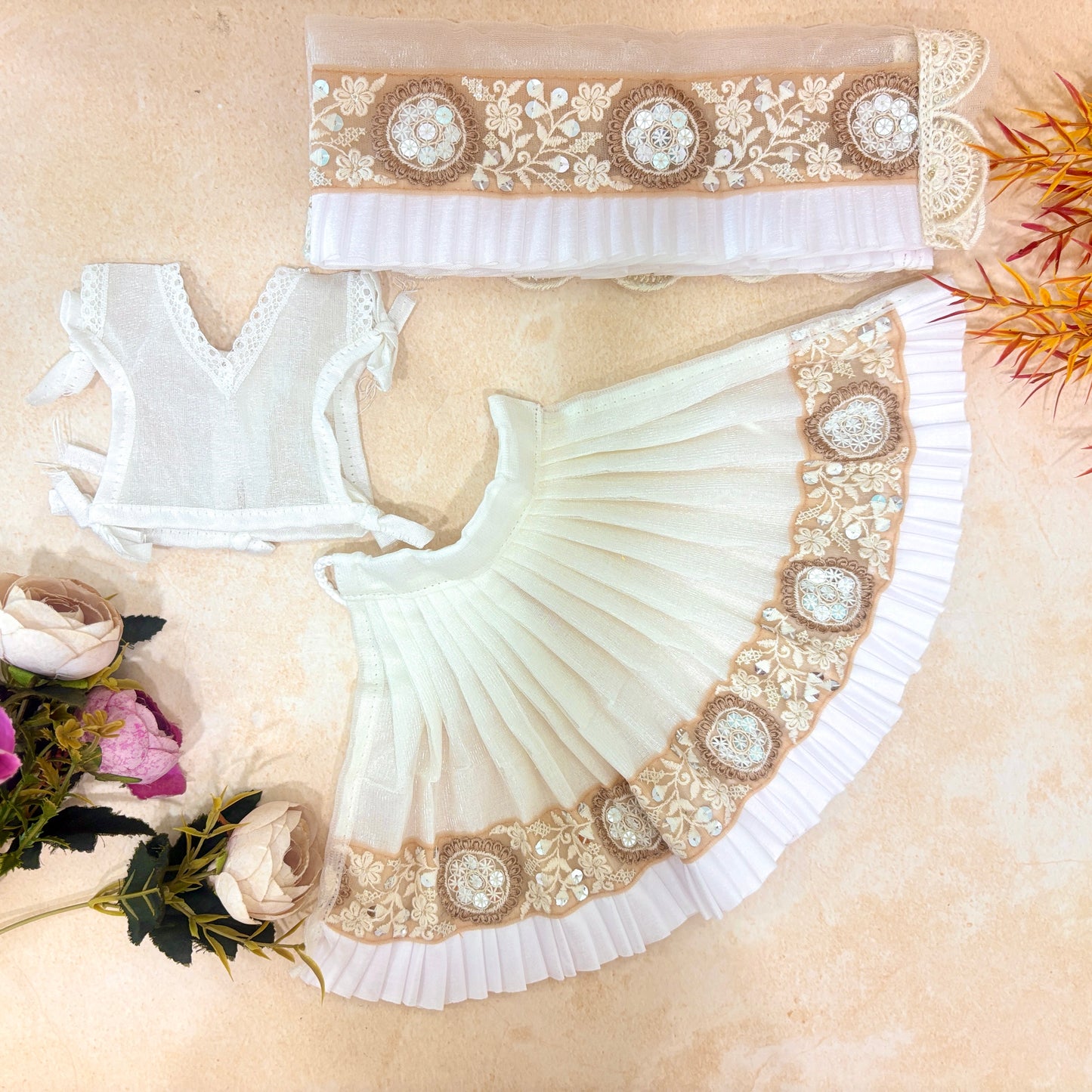 Shwett  Sakhi Radhe Krishna Dress