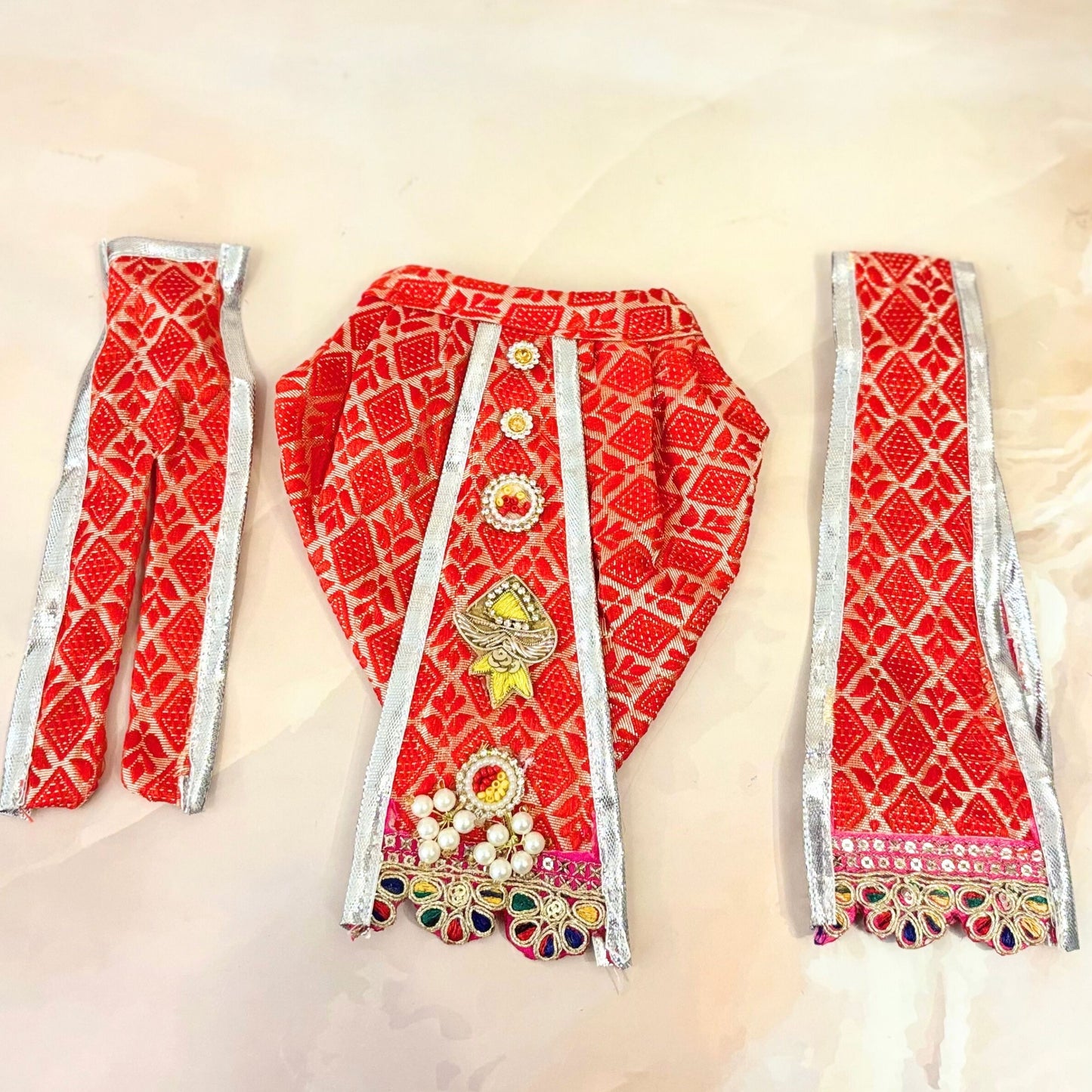 Raktavarnā Radha Krishna Dress