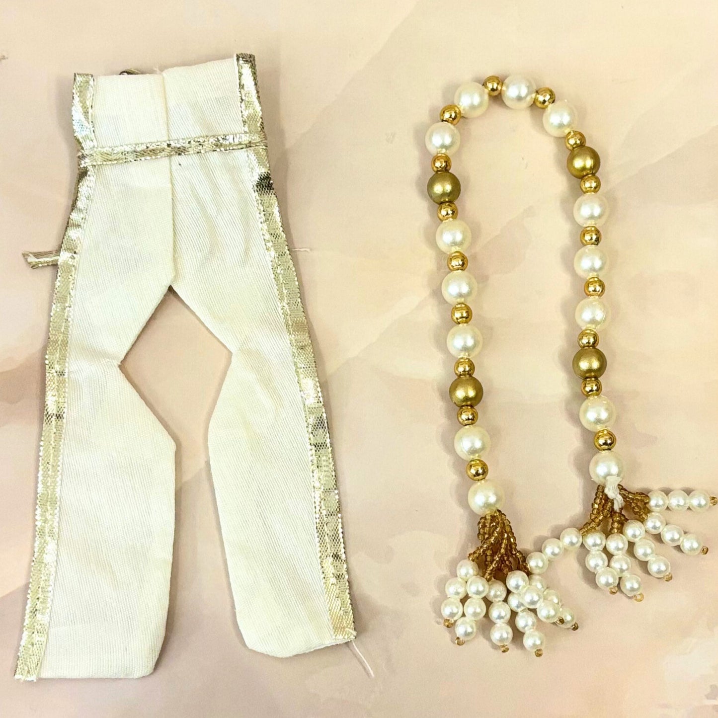 Shvetārāvinda Laddu Gopal Dress