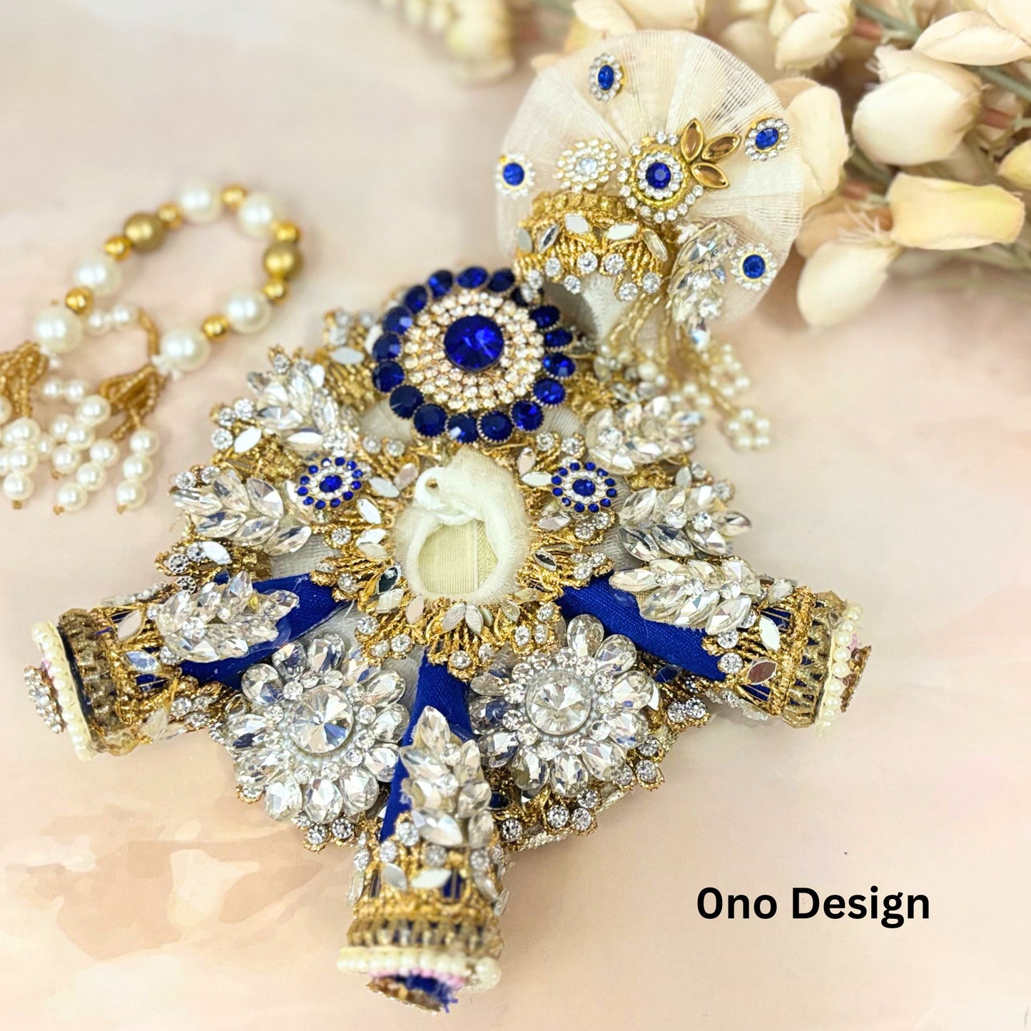 Shvetārāvinda Laddu Gopal Dress